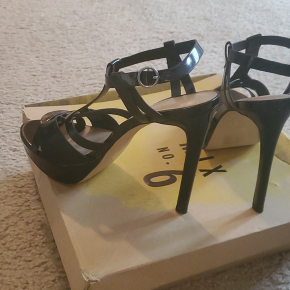 Mix No. 6 'Taylla' Black Patent Pump - Picture 7 of 7